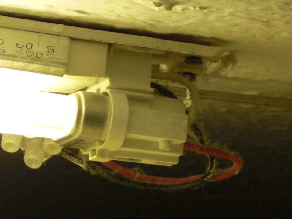 Lampe über dem Bett Hotel Selva Arenal