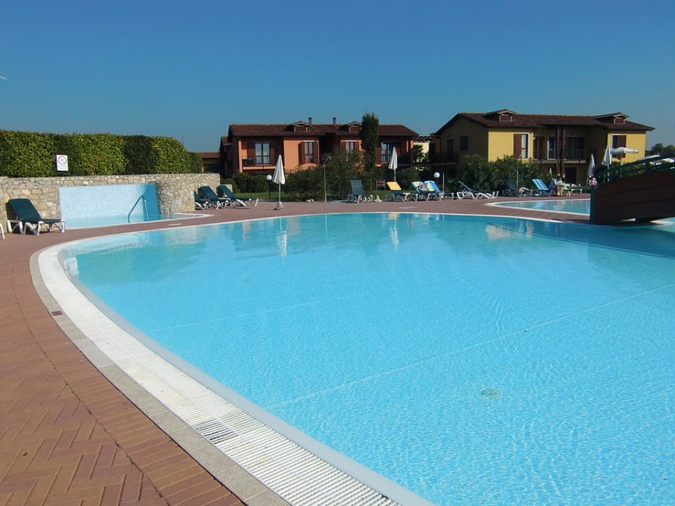 Poolanlage mit Ausblick Residence Eden