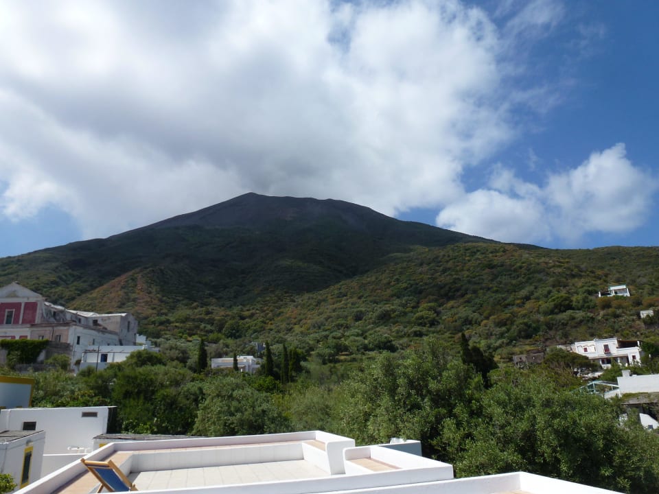 Ausblick Dachterrasse zum Vulkan Albergo Brasile Guesthouse