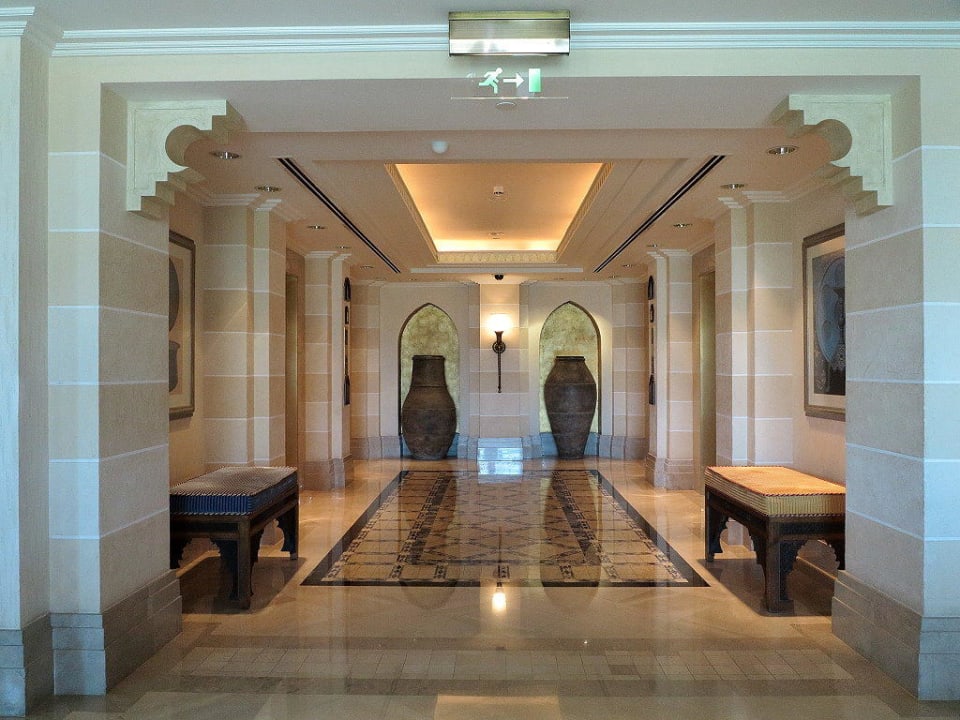 Zum Lift von der Lobby aus Jumeirah Mina Al Salam