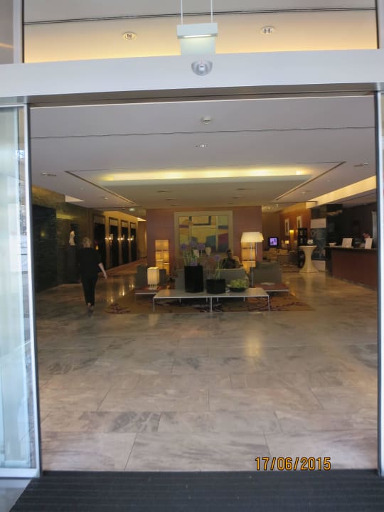 Treten Sie ein, liebe Gäste... Hotel Mondial am Dom Cologne- MGallery