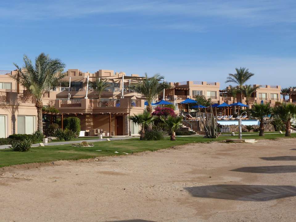 Blick vom Strand auf die Hotelanlage Shams Prestige Abu Soma-Adults Only