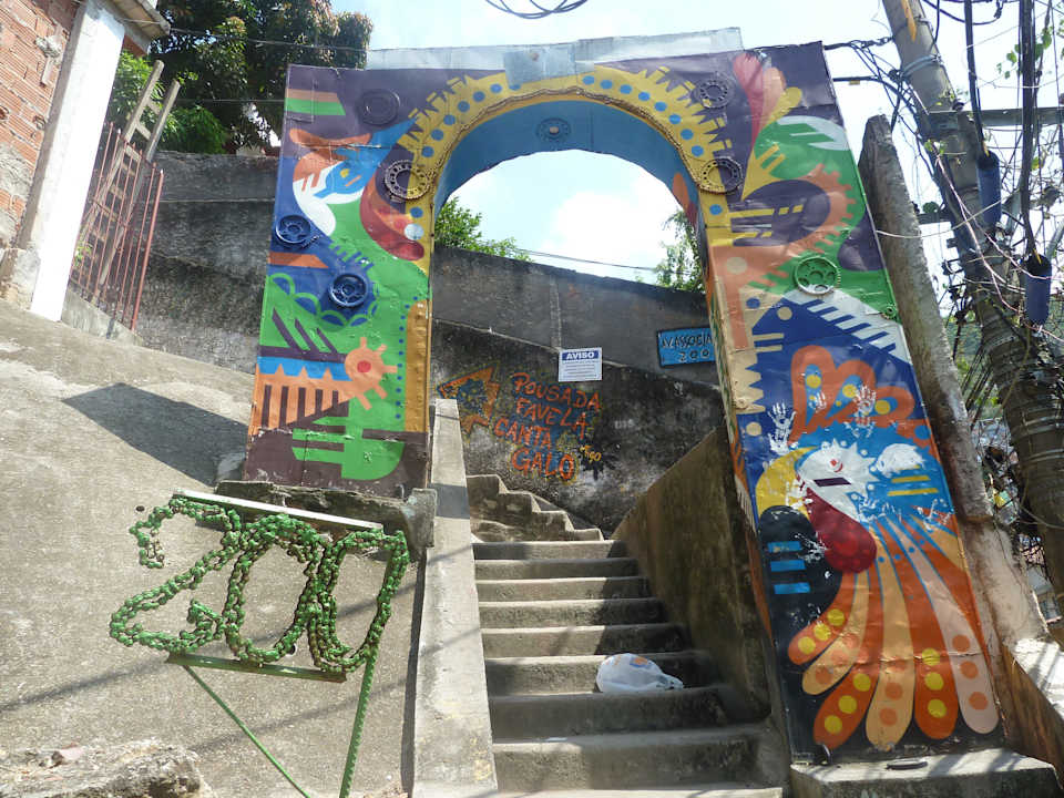 Die Treppen von der Straße St. Roman 200 zum Pousa Hotel Pousada Favela Cantagalo