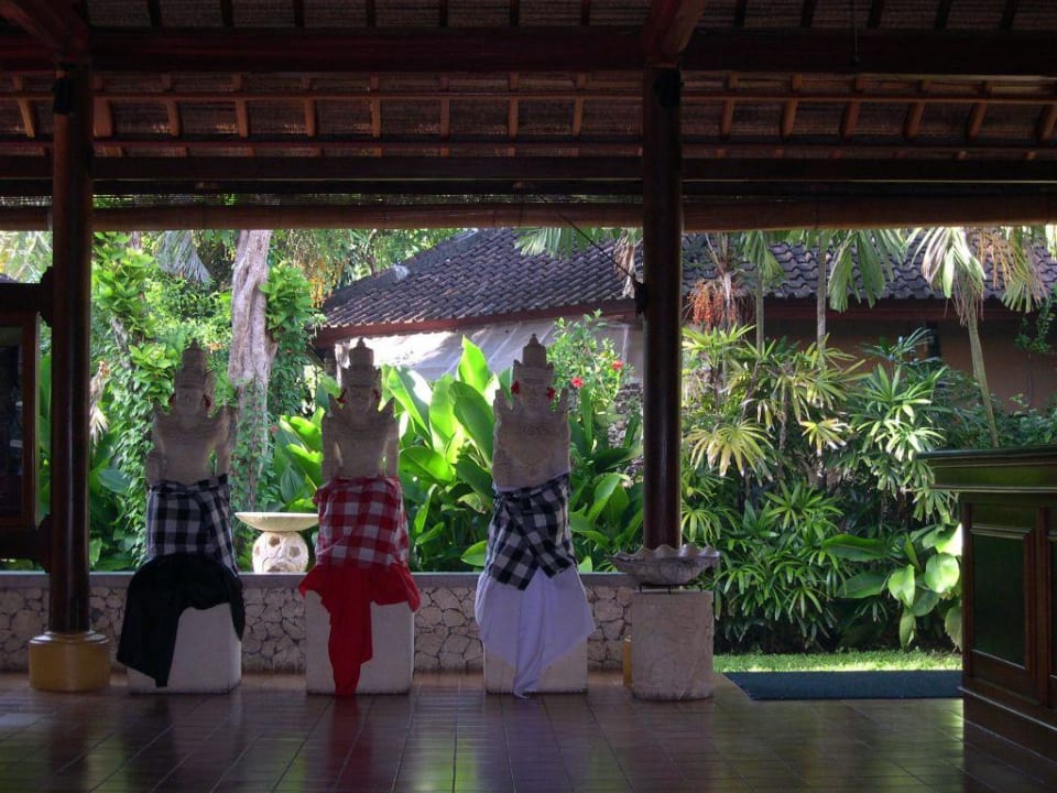 Lobby Puri Santrian Puri Santrian