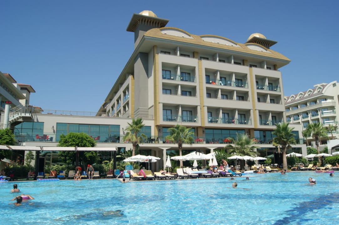 Hotel vom Pool aus Aydinbey Kings Palace & Spa