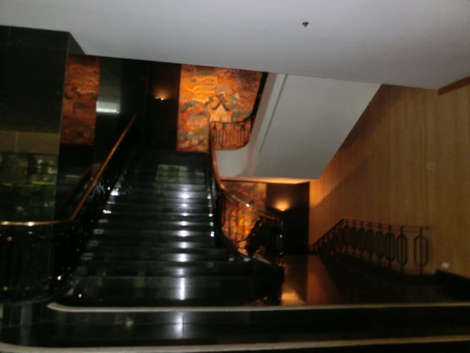 Vor der Fahrstühlen Hotel Century Park