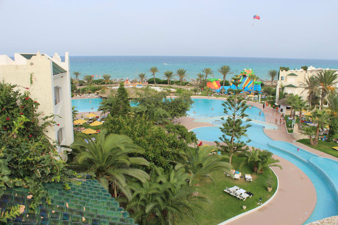 Man achte auf den Fallschrm Mahdia Beach & Aquapark