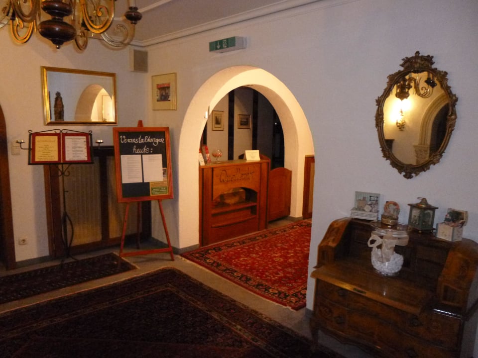 Lobby mit Rezeption Hotel Quellenhof