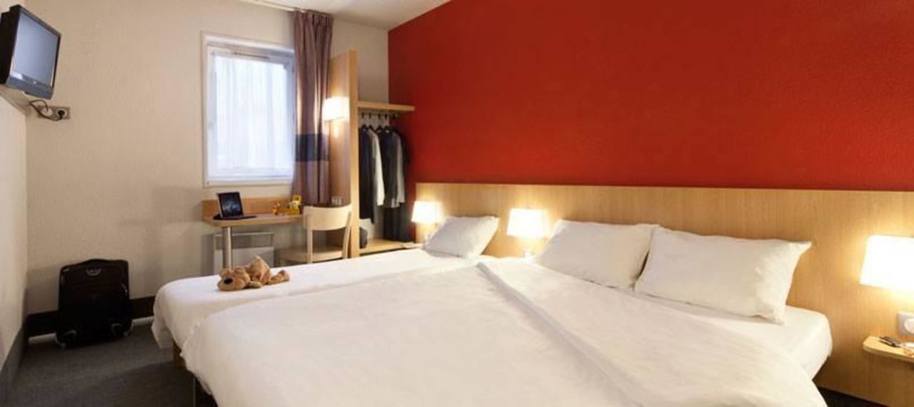 Une chambre triple B&B Hotel Dijon Centre