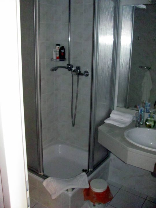 Bad im Komfort-Zimmer Hotel Zur Eldenburg
