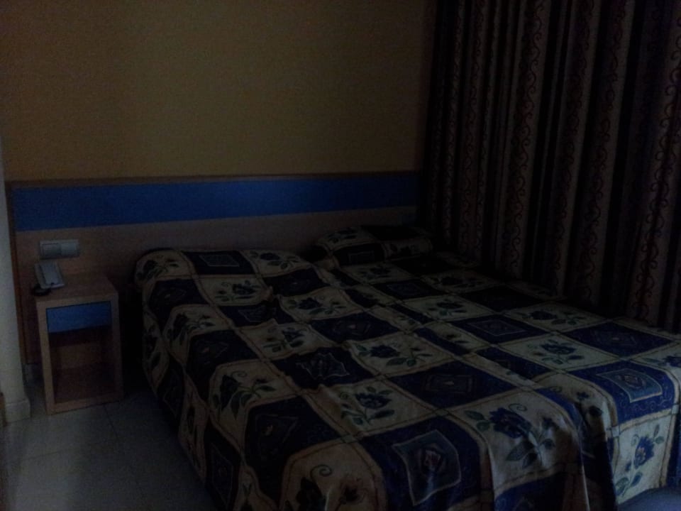 Doppelzimmer bei Tageslicht Ahoi! Urban Beach Hotel