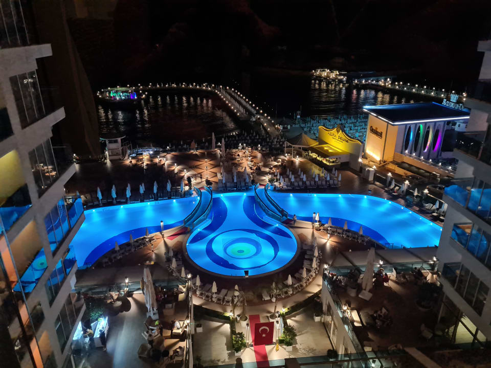 Ausblick Azura Deluxe Resort & Spa Hotel