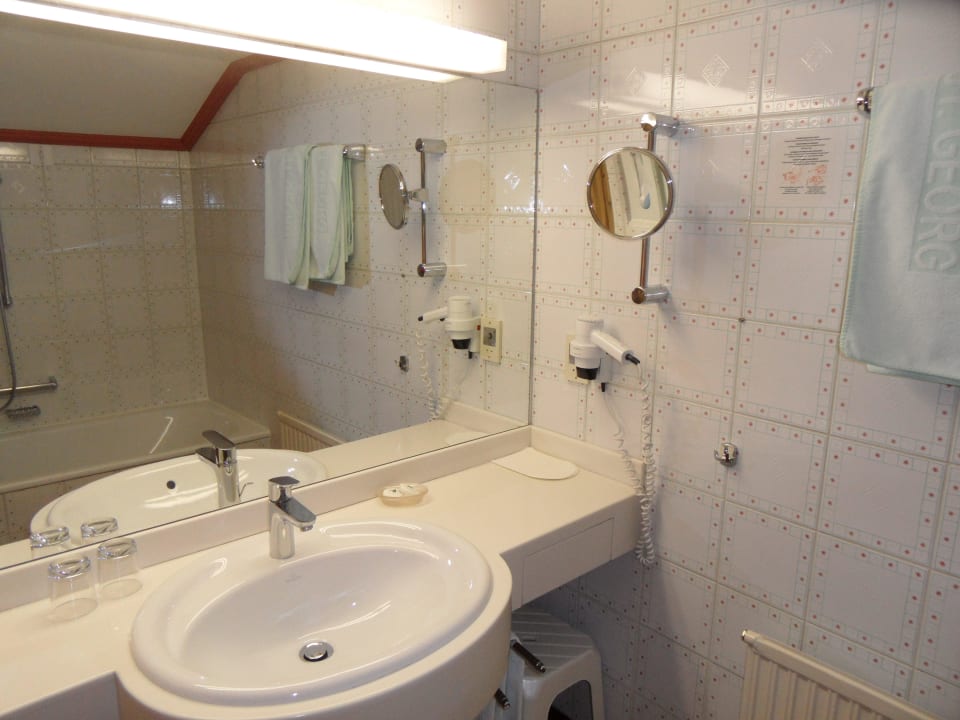 Badezimmer (Zimmer Nr. 49) Johannesbad Hotel St. Georg
