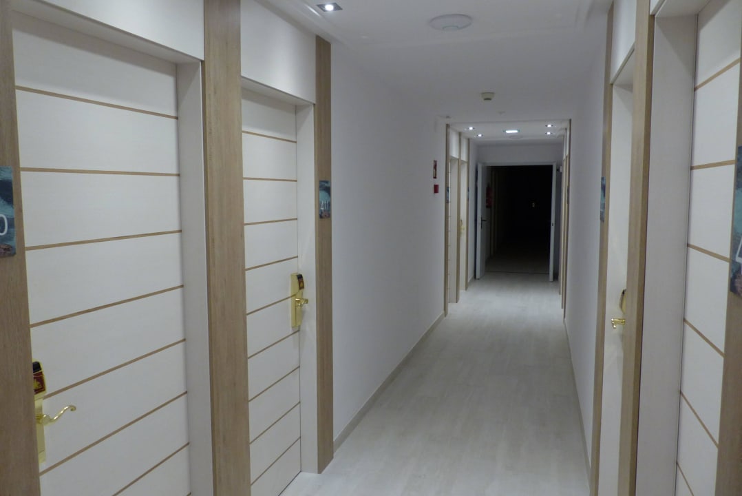 Hotelflur der renovierten Etagen Globales Lord Nelson - Adults only