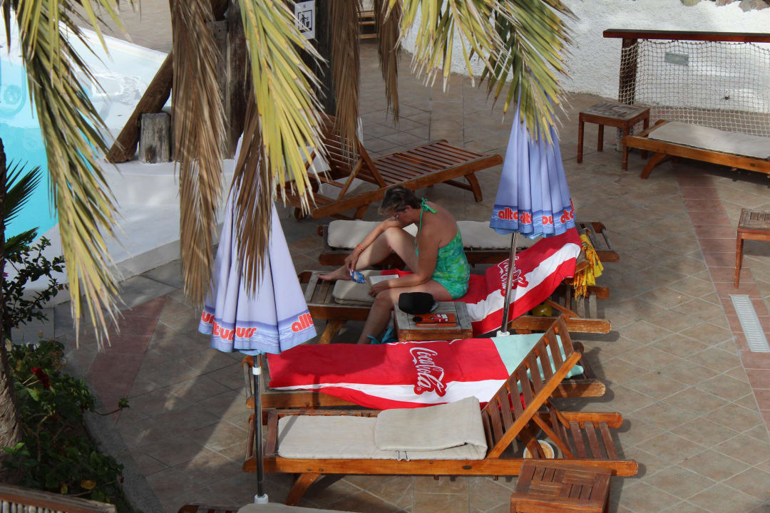 Gepflegter Pool  HL Miraflor Suites Hotel