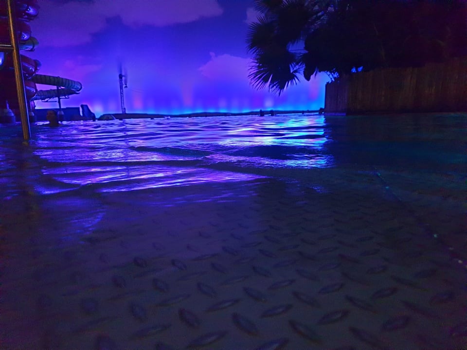 Pool Tropical Islands Resort