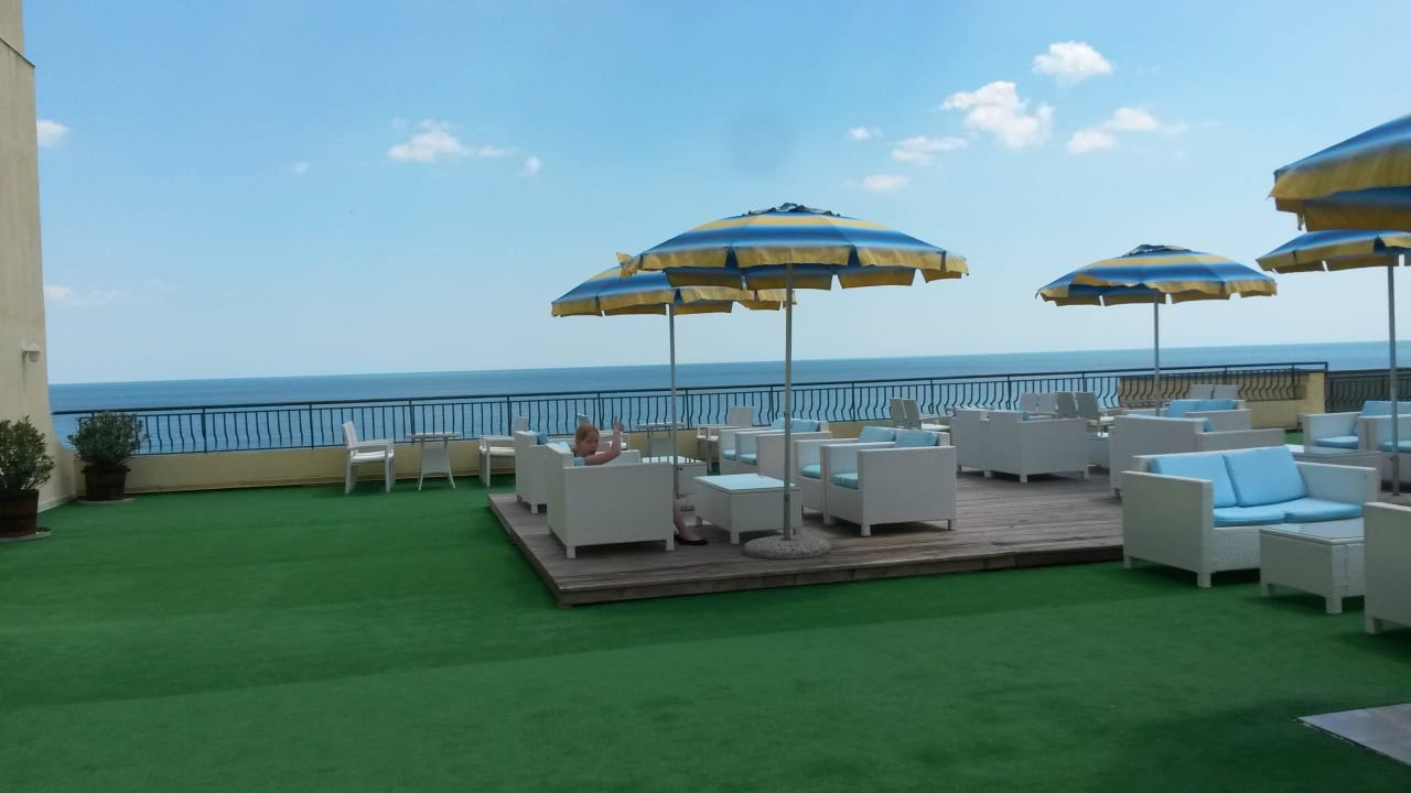 Bar auf der Dachterrasse GRIFID Encanto Beach