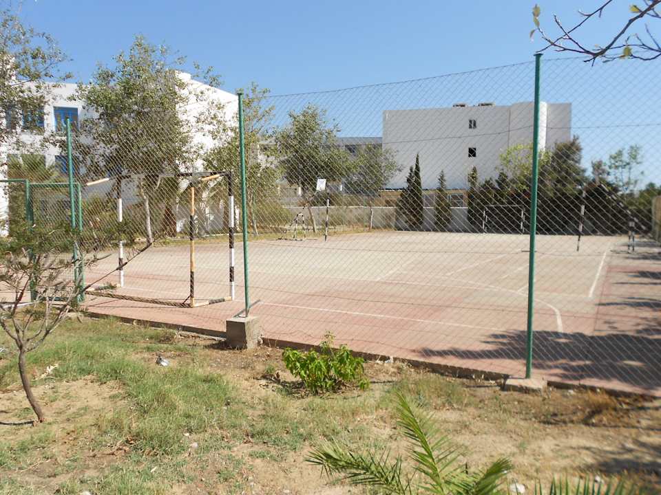 Veralteter Fußballplatz Cyclamens Mechmoum Hotel & Spa