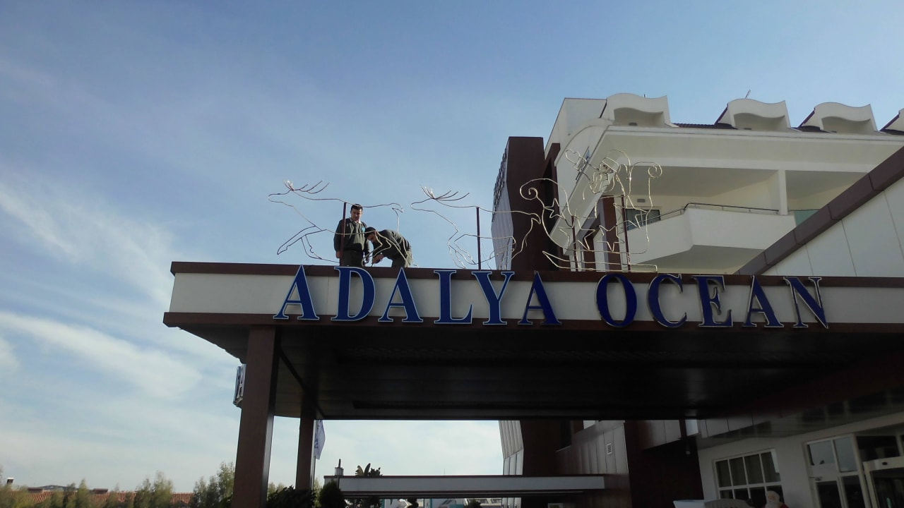 Der Weihnachtsschmuck wird angelegt Adalya Ocean Deluxe