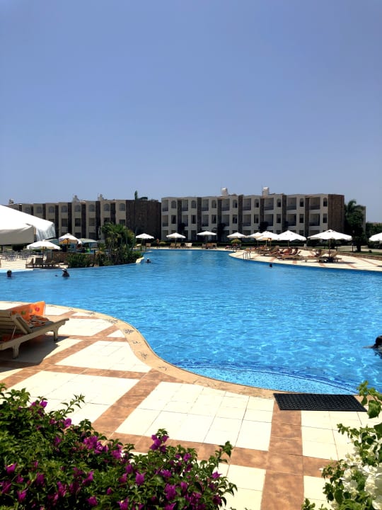 Pool Brayka Bay Resort