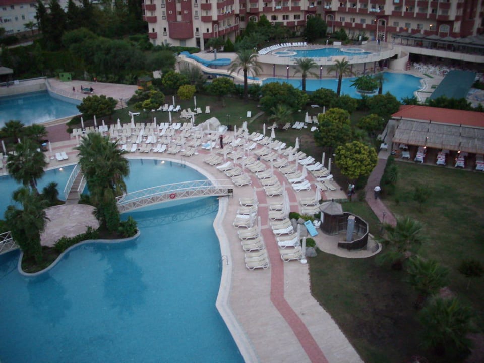 Poolanlage am Abend Side Mare Resort & Spa