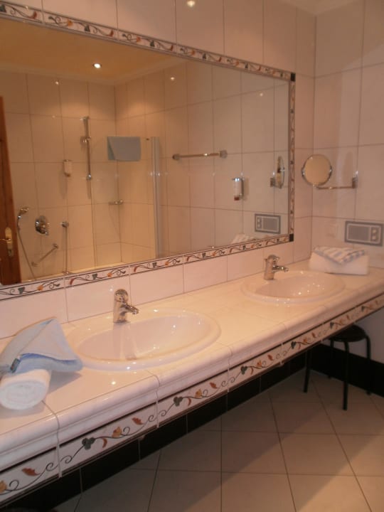 Großes Badezimmer mit kuscheliger Bodenheizung Lürzerhof - luxury.nature.spa