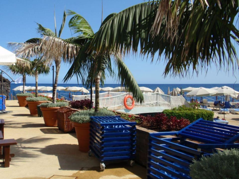 Przy basenie Hotel The Cliff Bay (PortoBay)