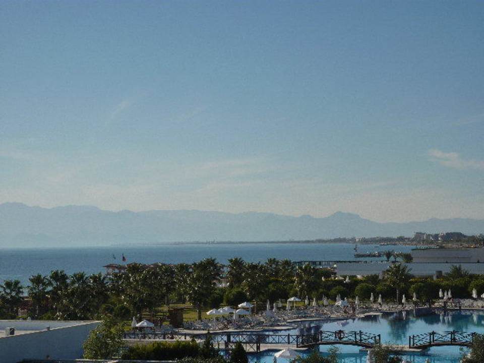 Blick über die Anlage Richtung Meer Voyage Belek Golf & Spa