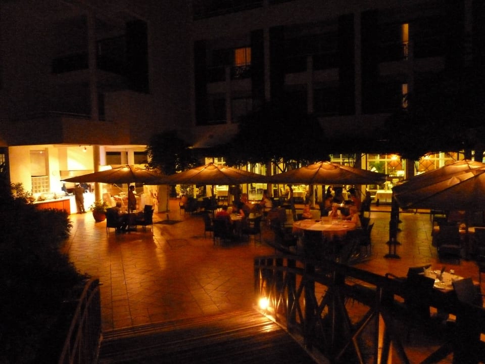 Restaurant Außenterrasse Hotel Lanka Princess Ayurveda