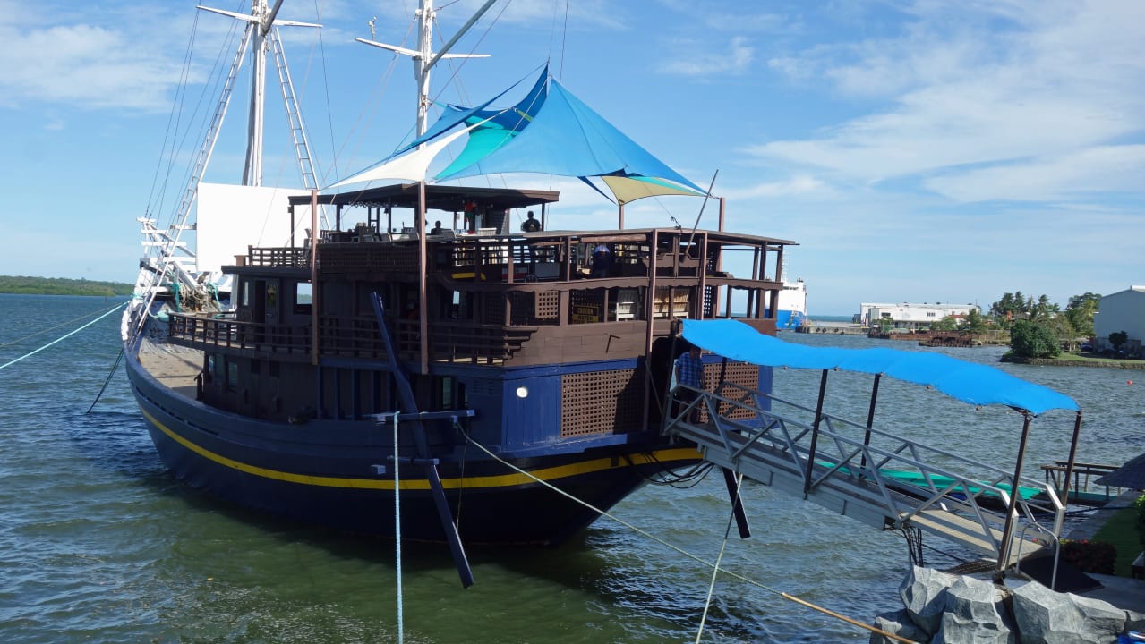 Gastro Manta Ray Bay Resort & Yap Divers