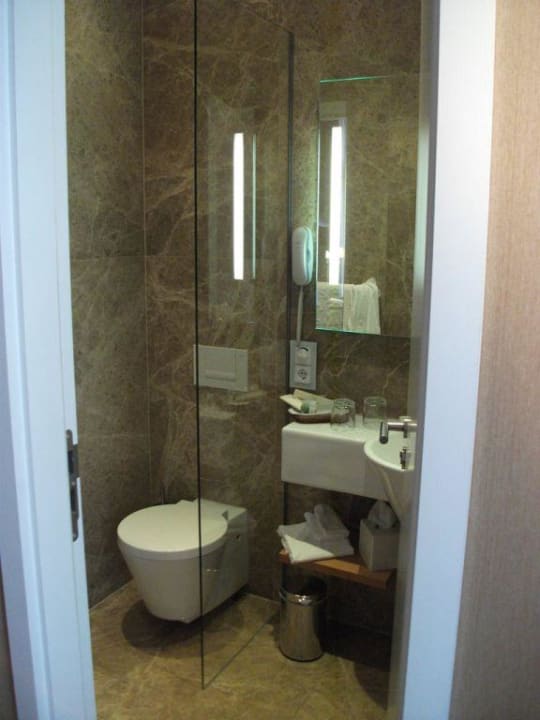 Blick ins Badezimmer Hotel Palace St. George