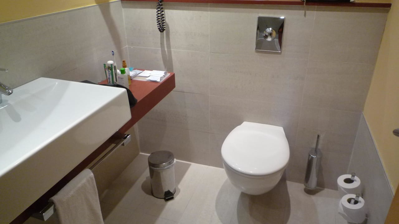 Im Bad die Toilette Iberostar Selection Playa de Muro Village