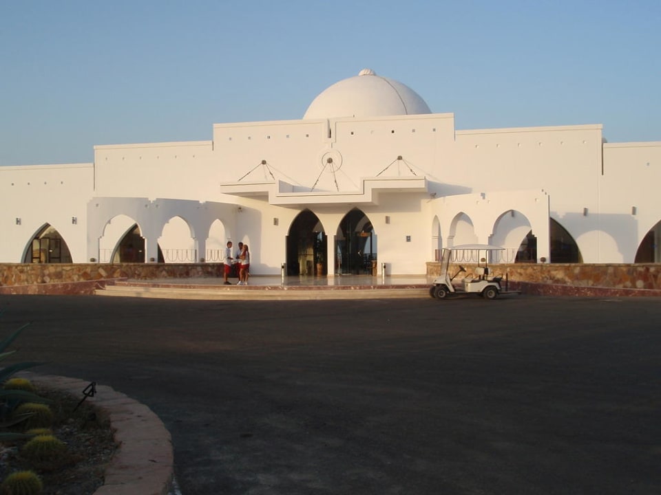 Eingang des Gorgonia Beach Hotel Gorgonia Beach Resort