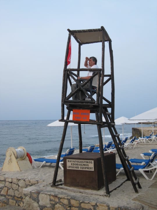 На пляже Knossos Royal