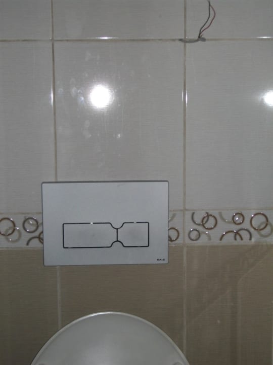 Albtraumzimmer - dreckige Wände Büyük Hotel