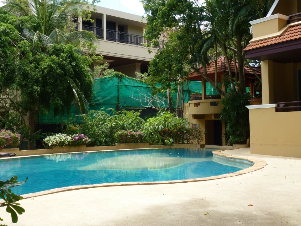 Oberer Pool The Fair House Beach Resort