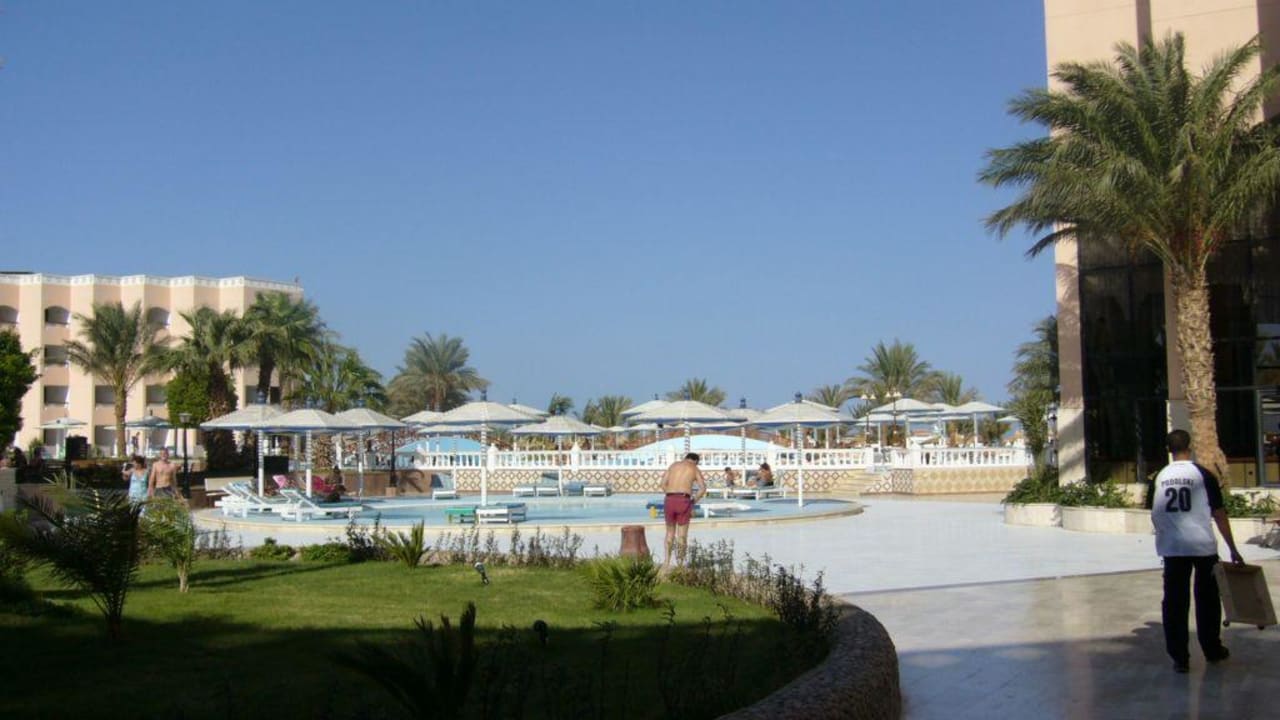 Pool am Haupthaus Beach Albatros Resort