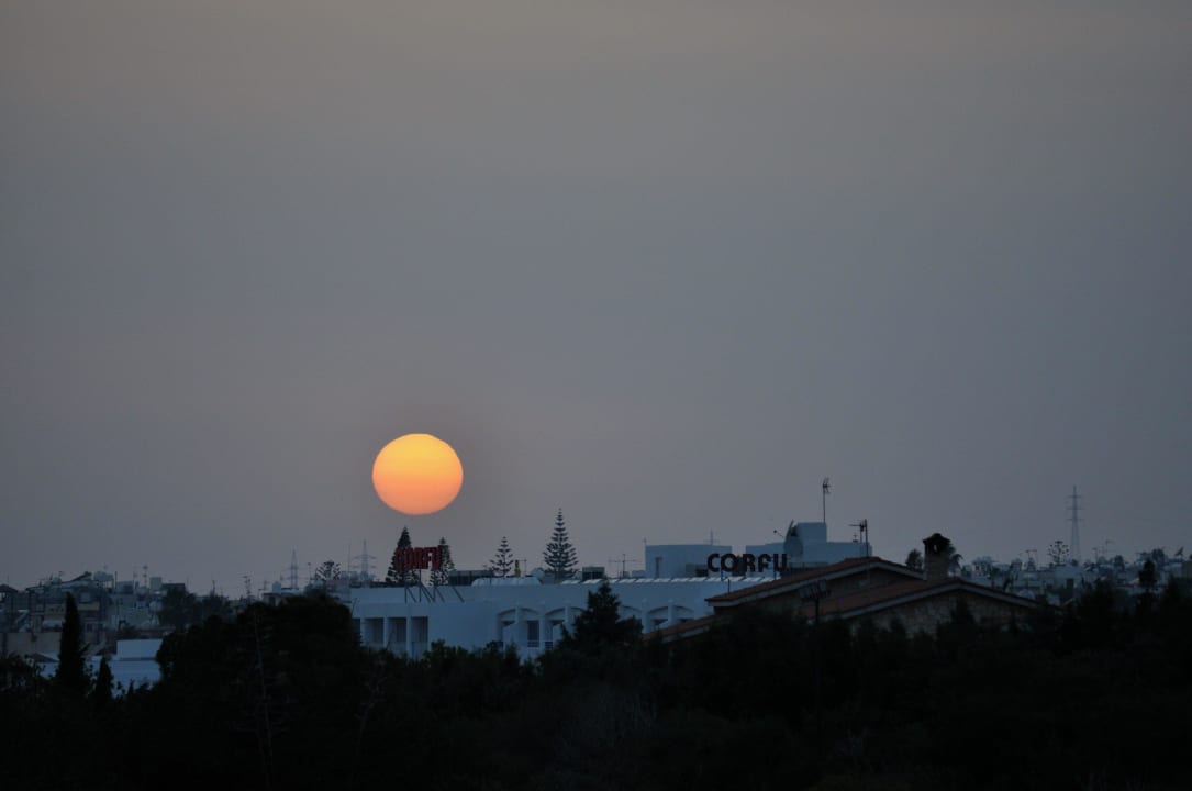 Sonnenuntergang Napa Mermaid Hotel & Suites