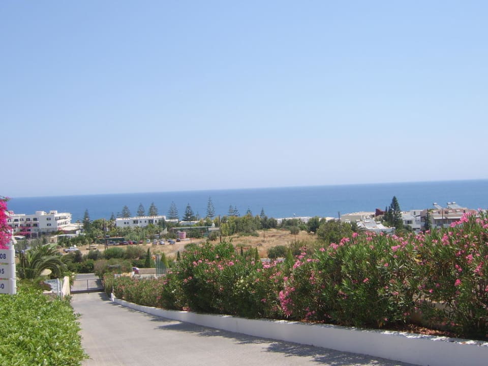 Widok z drogi przy pokoju Grand Hotel Holiday Resort