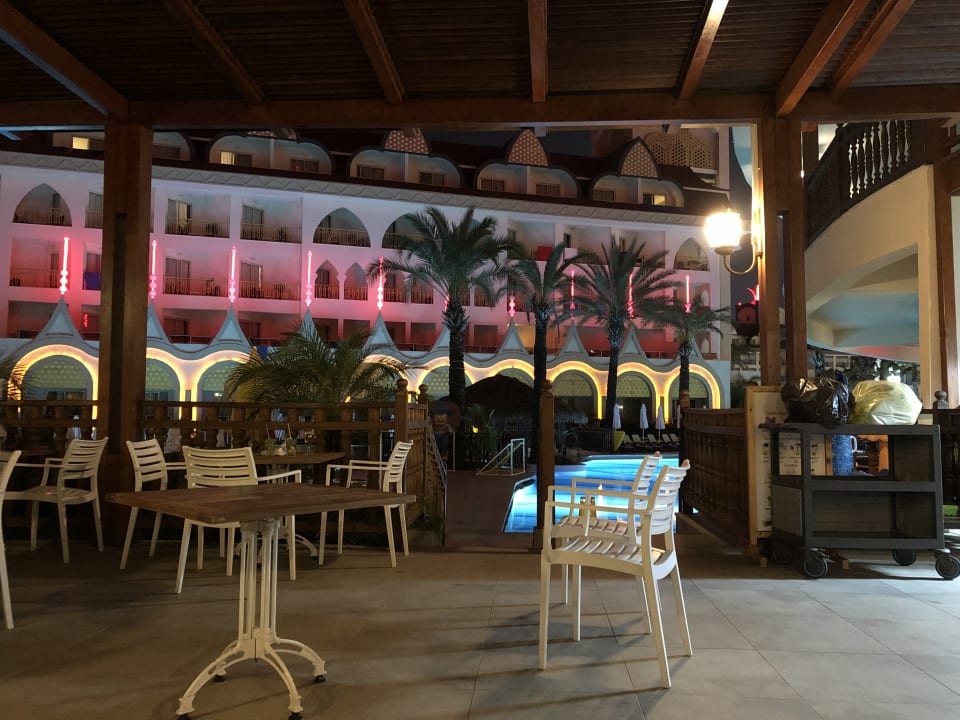 Gastro Well Palace Side