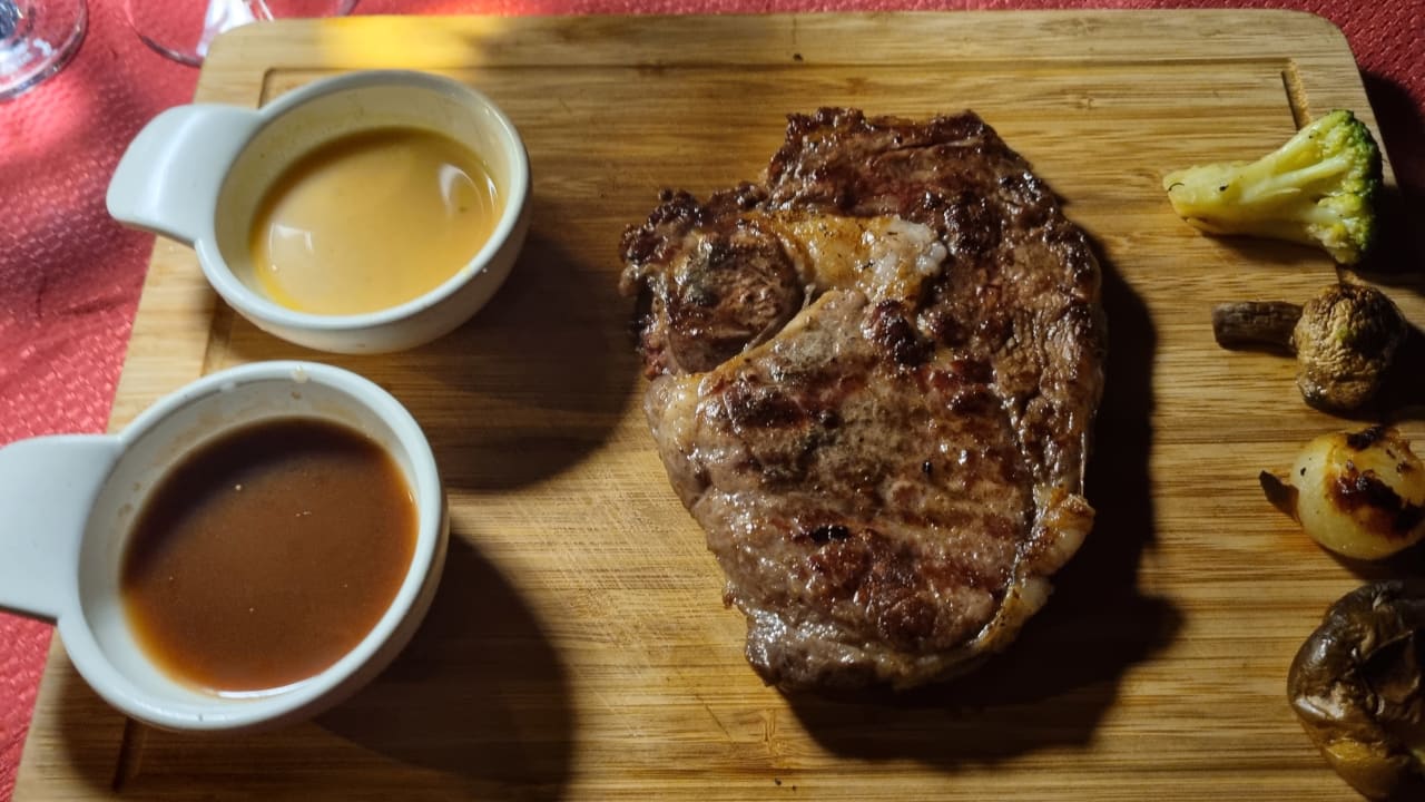 Gastro Saturn Palace Resort Hotel