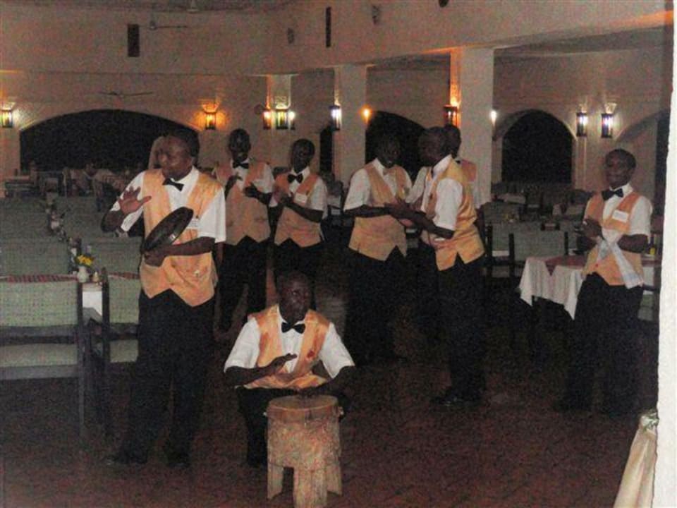 Der tägliche Trommelruf zum Essen Hotel Diani Sea Lodge