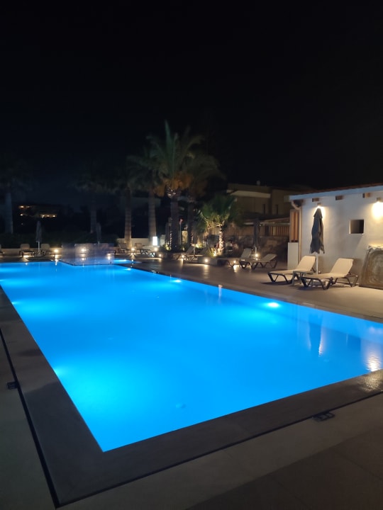 Pool Petousis Hotel & Suites