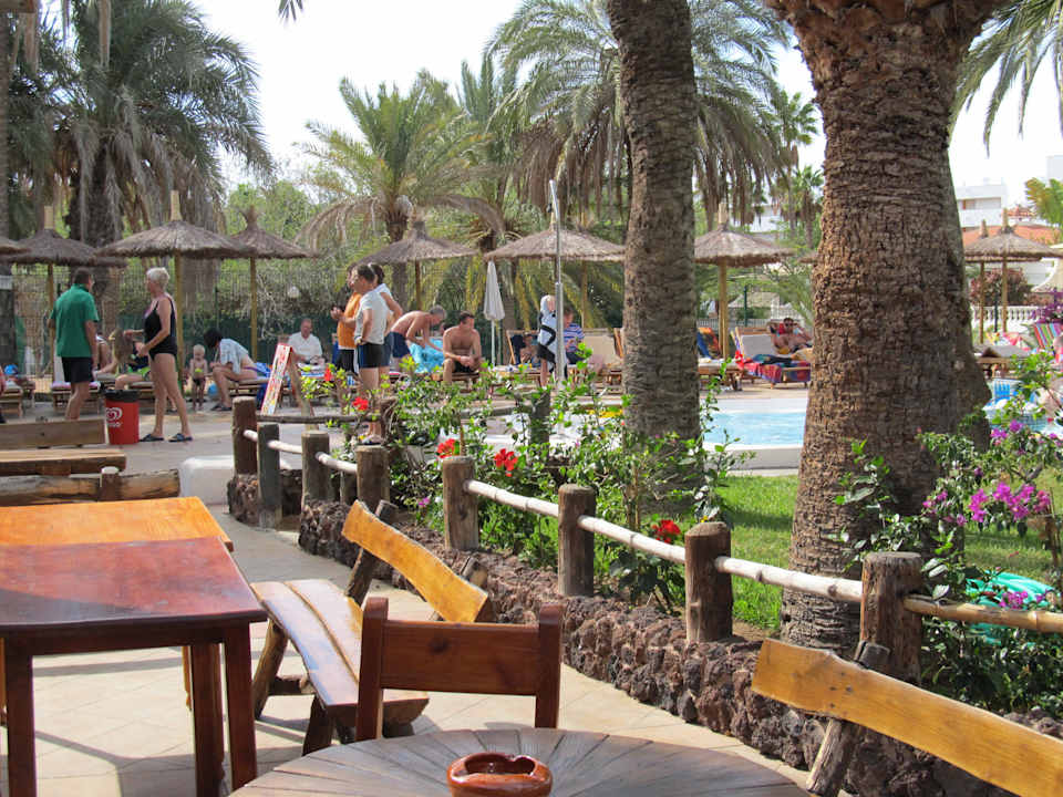 Gepflegte Gartenanlage HL Miraflor Suites Hotel