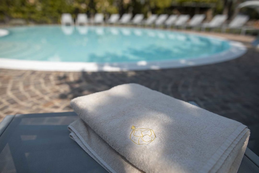 Pool 4 Limoni Apartment Resort