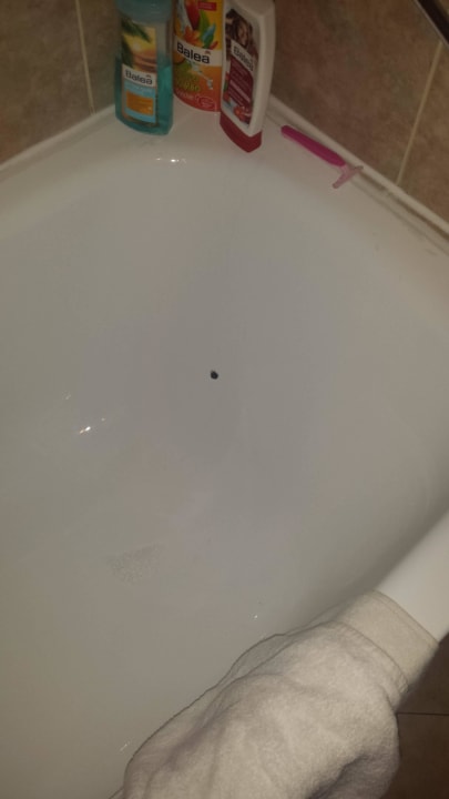 Badewanne - Brandloch Odessos Park Hotel