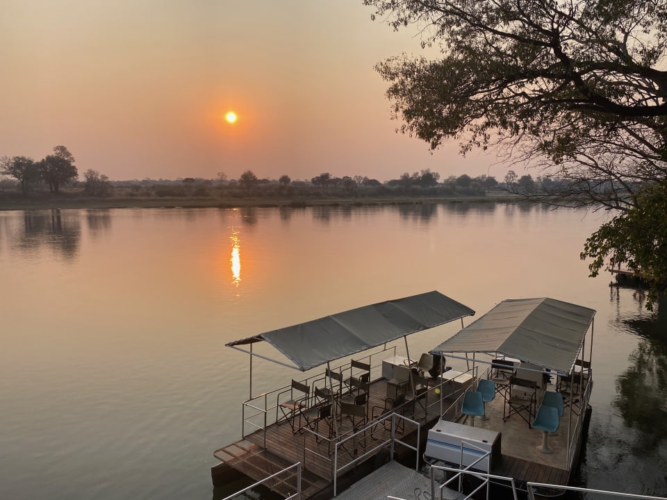 Außenansicht Hotel Ndhovu Safari Lodge
