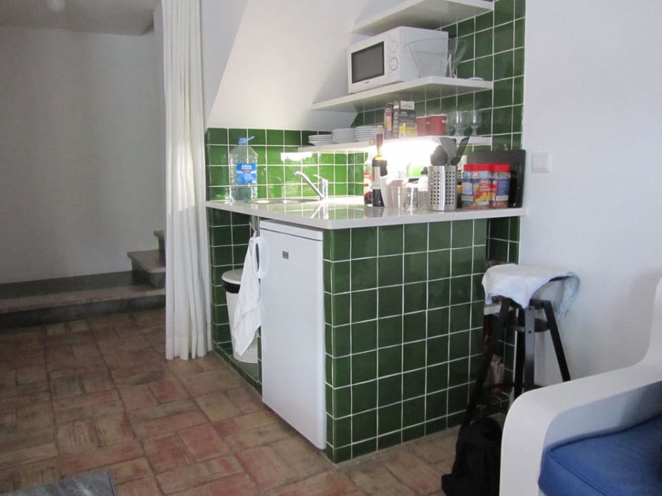 Keukentje als onderdeel van de zitkamer Hotel Vasco da Gama