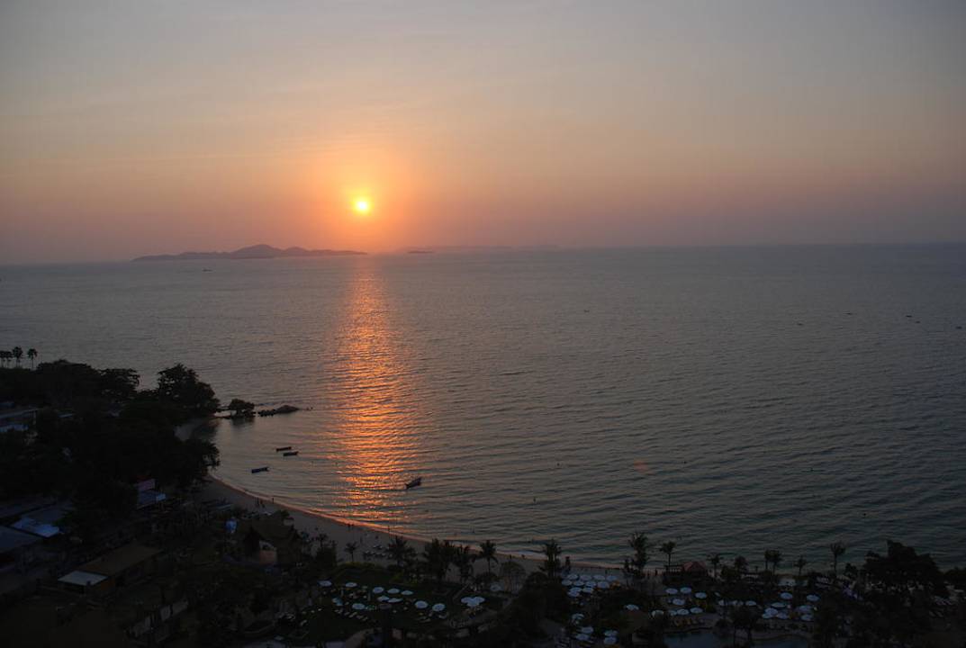 Sonnenuntergang vom Zimmer Centara Grand Mirage Beach Resort Pattaya