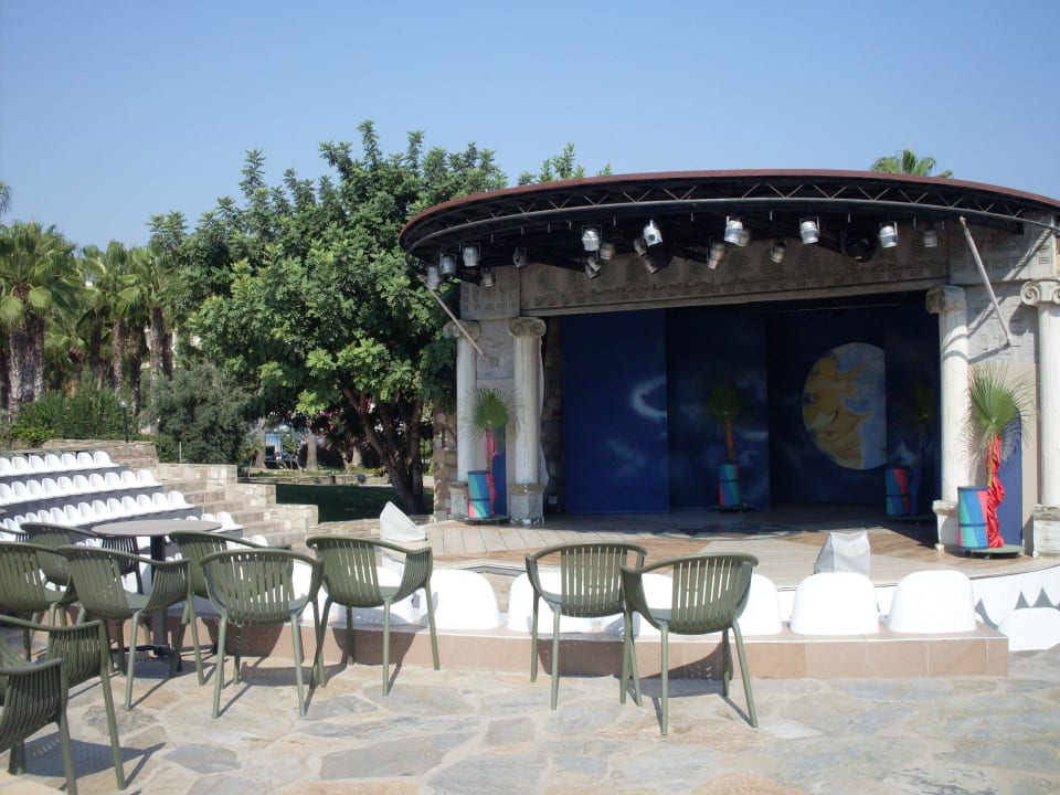Amphitheater Arum Barut Collection